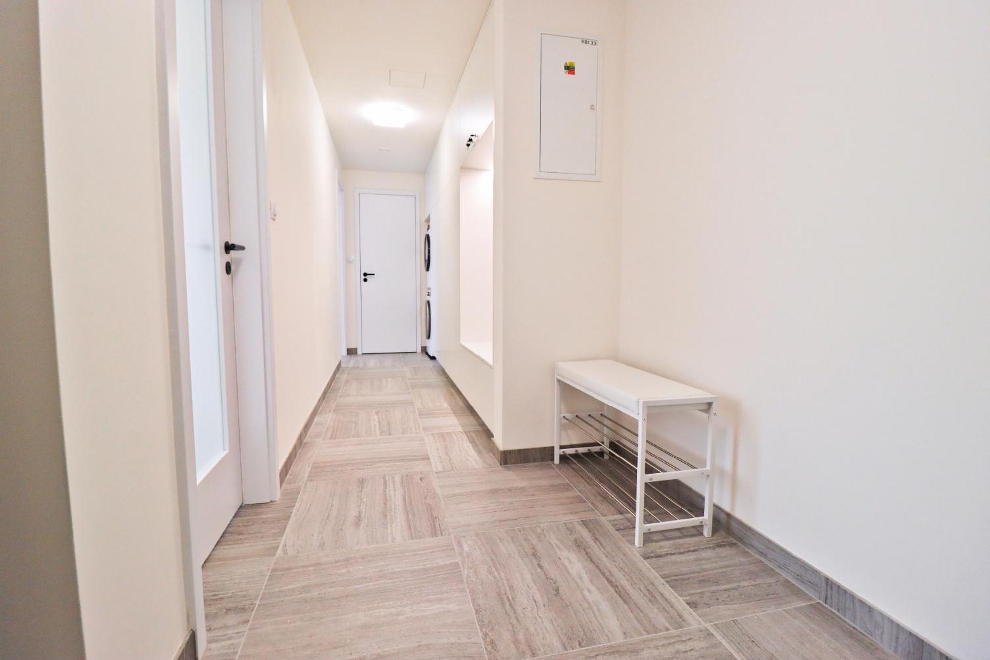 Sunny Apartment In Smichov, Prague 5 Exterior foto