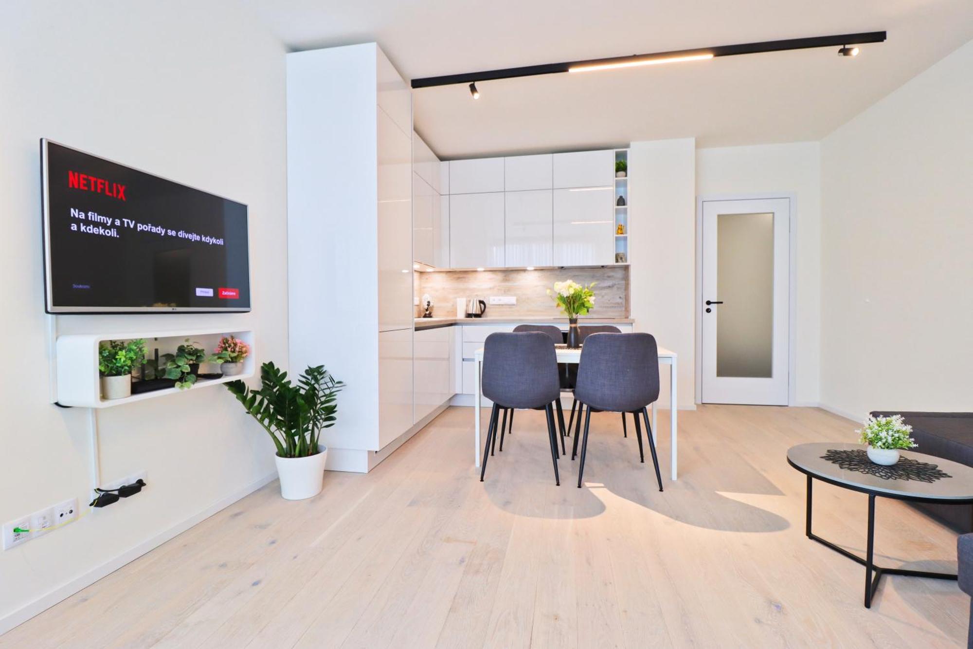 Sunny Apartment In Smichov, Prague 5 Exterior foto
