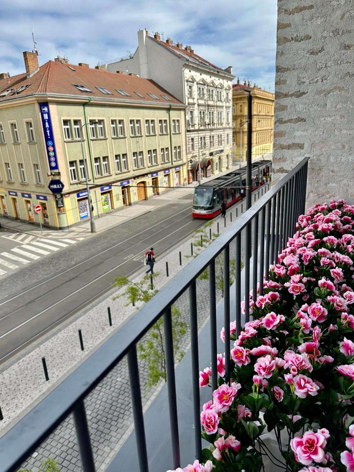 Sunny Apartment In Smichov, Prague 5 Exterior foto